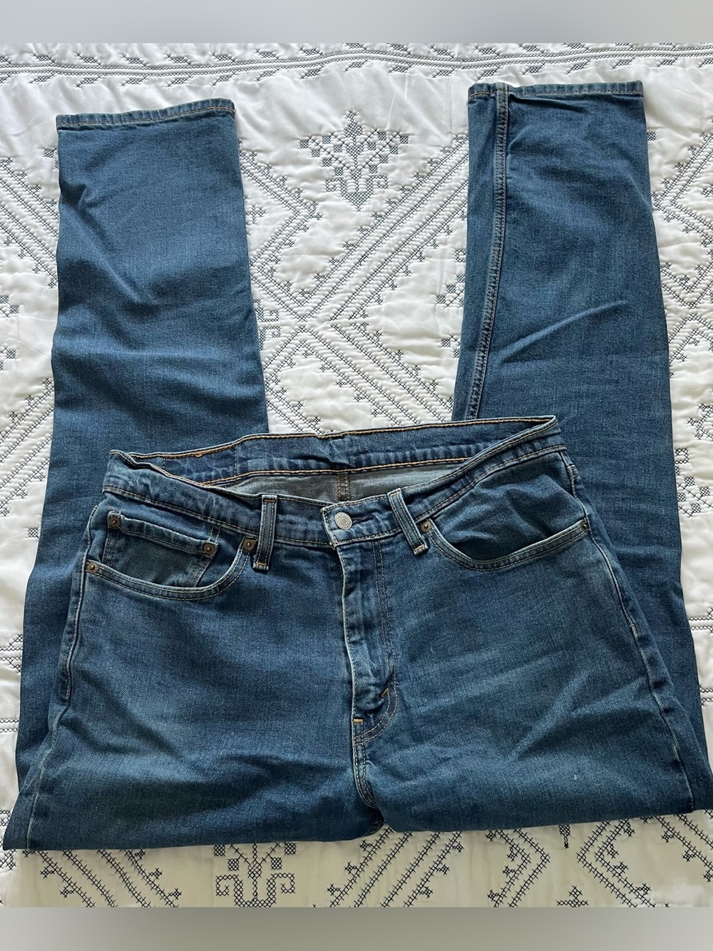 Levi's 514 Men's Straight Fit Jeans 34x32 Medium Wash Blue Denim 5-Pocket